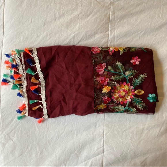 Hand embroidered burgundy mexican pashmina - Picture 6 of 6